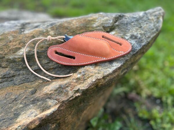 Gürtelmessertasche, helles Leder mit antikfinish, Messer Büffelhorn